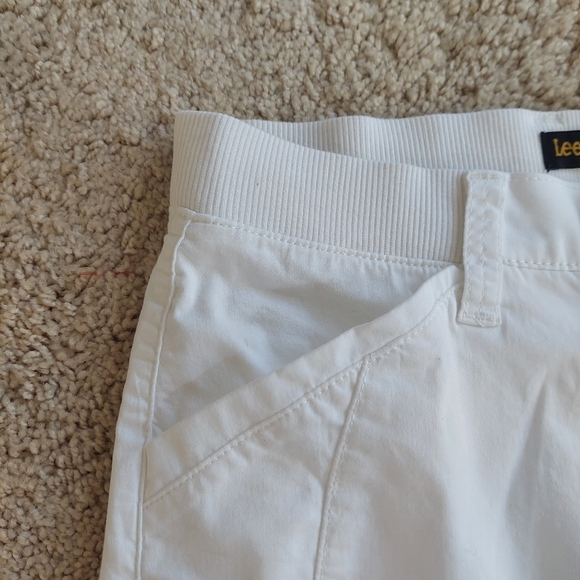 LEE relaxed fit mid rise capri pants NWOT - Picture 6 of 9